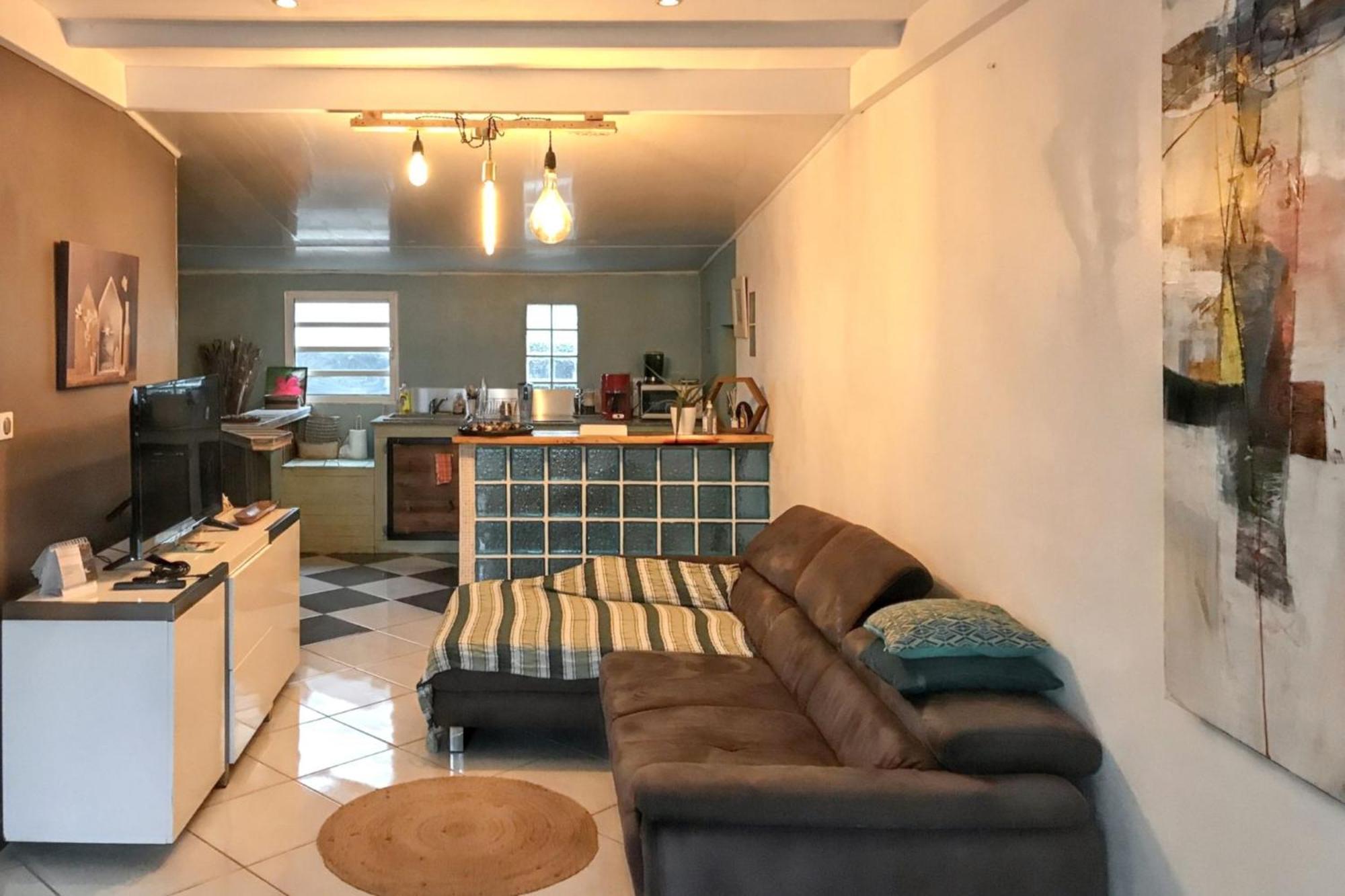 Maison Charmante A Bras-Panon Avec Piscine Et Jardin Luaran gambar